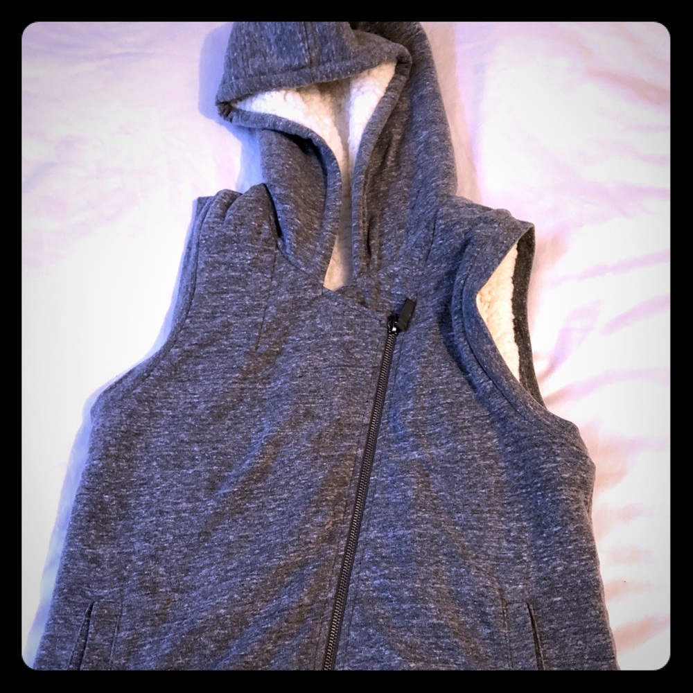 Splendid vest lined fully with Sherpa size small